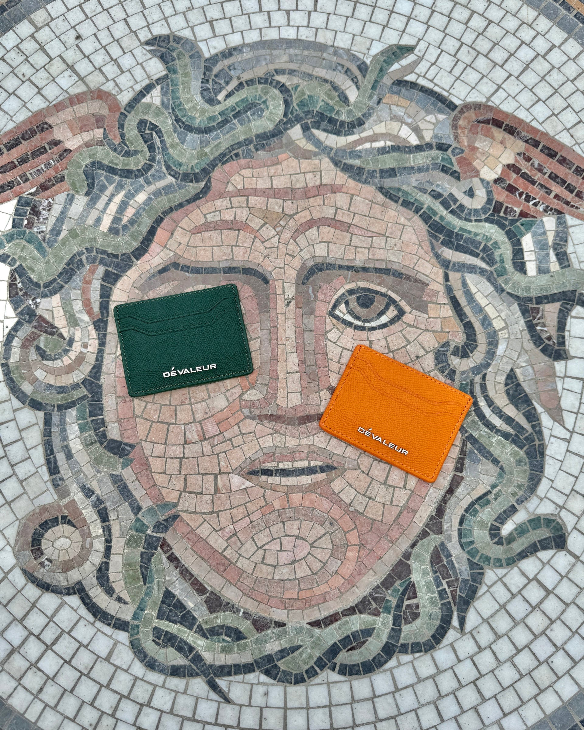 Dévaleur Card Holder